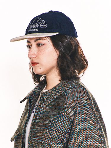 Weird Logo Flat Brim Corduroy Cap _ - FREAKISH BUILDING - Modalova