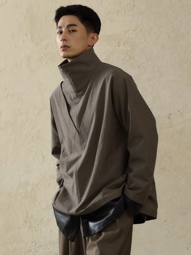 Men V-line Zip-up Shirt [Brown] - diadem - Modalova