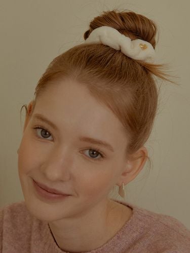 Fluffy Soft Scrunchie HB2228 - TATIANA - Modalova