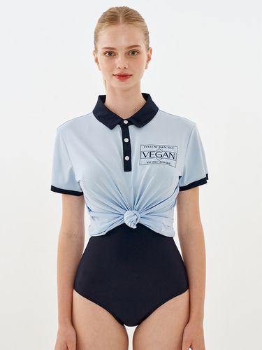 Vegan Printed Two Tone Polo Shirt _ Sky + Navy - INJIACTIVE - Modalova