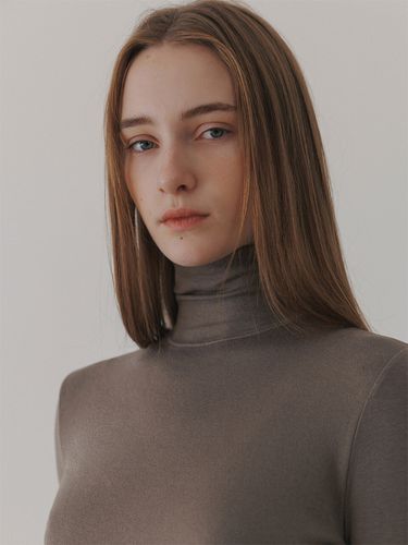 Molly Stretch Jersey Turtleneck Top _ 5 Colors - URAGO - Modalova