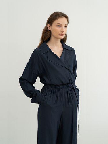 Ruched Tie Waist Long Sleeved Jumpsuit - RE RHEE - Modalova