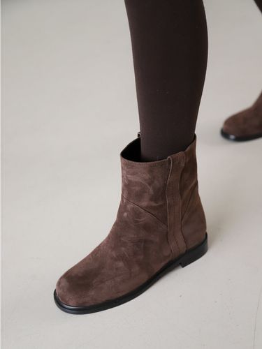 Short Ankle Boots_Brown Suede (2 cm) - LOVEDEWY - Modalova