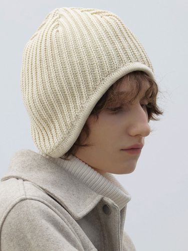 Ear Flap Beanie Cream - UNDERCONTROL STUDIO - Modalova