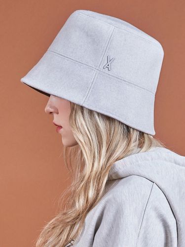 Stud Drop Over Fit Wool Bucket Hat - VARZAR - Modalova