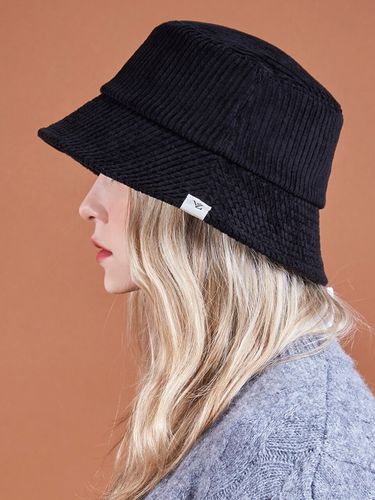 Wide Corduroy Label Bucket Hat - VARZAR - Modalova