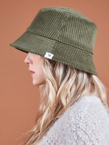 Wide Corduroy Label Bucket Hat - VARZAR - Modalova