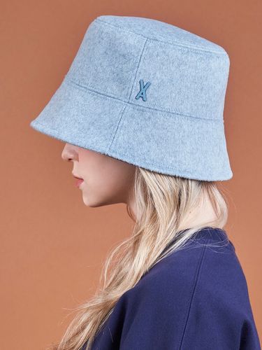 Stud Drop Over Fit Wool Bucket Hat - VARZAR - Modalova