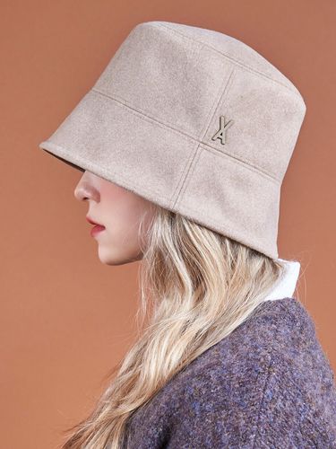 Stud Drop Over Fit Wool Bucket Hat - VARZAR - Modalova