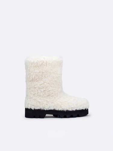 Fuzzy Snow Boots_Cream - SCOMBER - Modalova