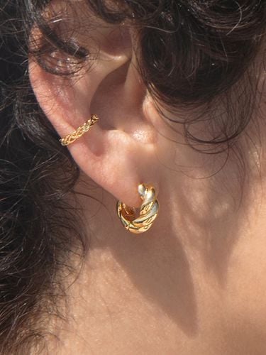 Croissant One Touch Earrings (2 Colors) - FANTASTIC PLANET - Modalova