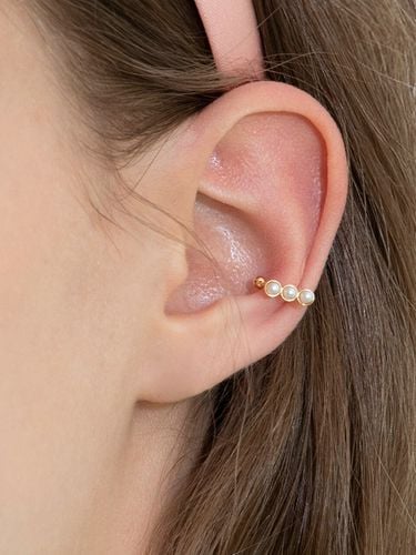 Three Pearl Ear Cuff - FANTASTIC PLANET - Modalova