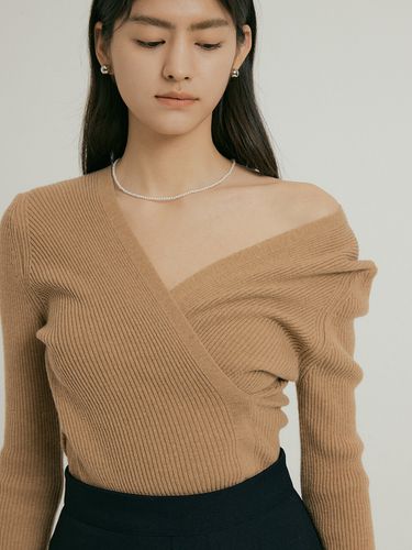 Cross V-neck Knit _ Camel - ourcomos - Modalova