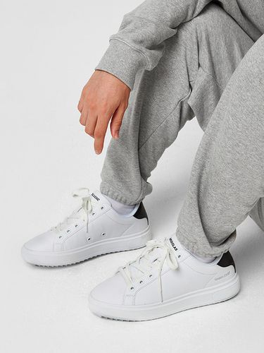 Tennis Club Sneakers _ White Black - AKIII CLASSIC - Modalova