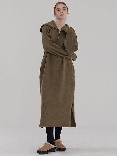 Ribbed Half Zip-up Sweater Dress_Khaki - camino - Modalova