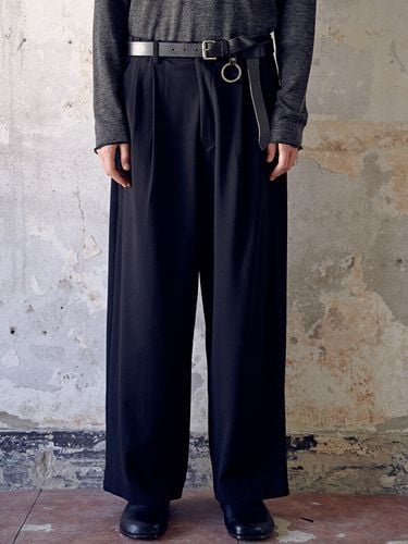 Tuck In Banding Real Wide Fit Slacks_Black - FINSDRUCK - Modalova