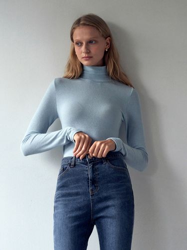 Pure Slim Turtleneck Top _Sky Blue - LOEIL - Modalova