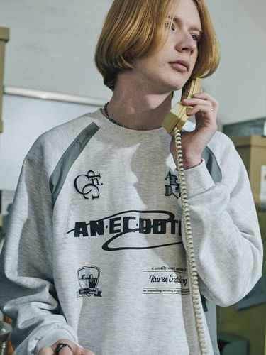 Anecdote Raglan Sweatshirt () - CPGN - Modalova