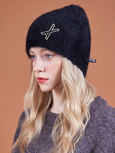 VA Brooch Soft Beanie Black - VARZAR - Modalova