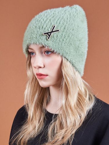 VA Brooch Soft Beanie Light Khaki - VARZAR - Modalova