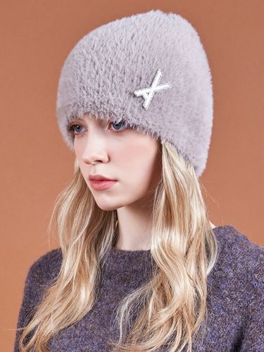 VA Brooch Soft Beanie Sand - VARZAR - Modalova