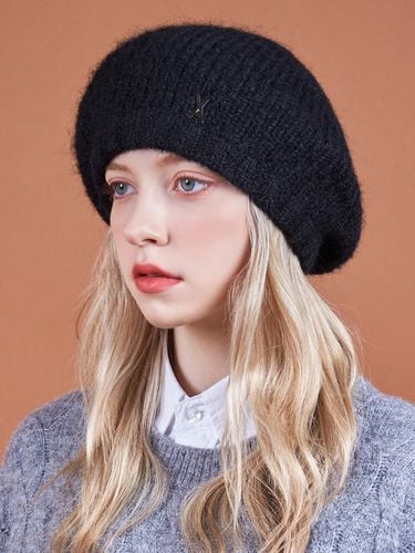 Stud Logo Wool Knit Beret Black - VARZAR - Modalova