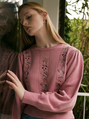 Parrot Embroider Wool Knit Top - Lucirzu - Modalova