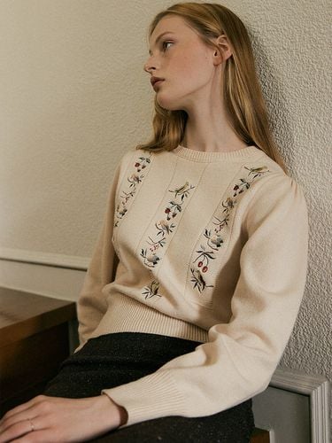 Parrot Embroider Wool Knit Top - Lucirzu - Modalova