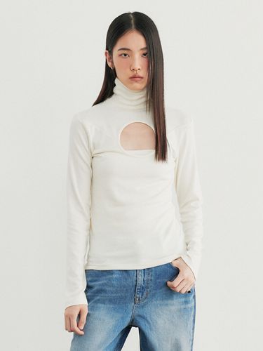 Turtle Cut-out Riversible Top_Cream - LEUNI - Modalova