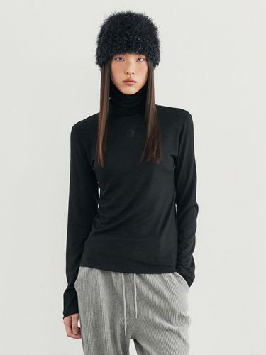 Turtleneck Cut-out Riversible Top_Black - LEUNI - Modalova