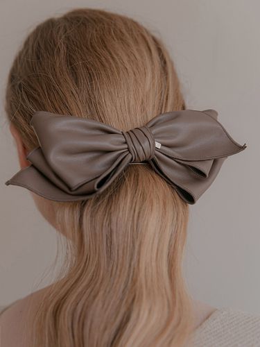 Triple Layered Leather Ribbon Hairpin - 2 Colors - Jean Paul Clarisse - Modalova