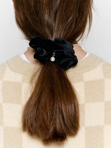 Velvet pearl Scrunchie - 3 Colors - BEMUSE MANSION - Modalova