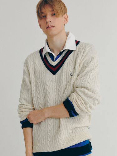 Cricket Cable V-neck Knit - CLOVE - Modalova