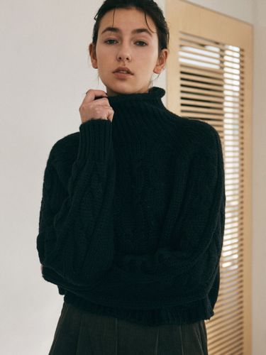 Mixed Cable Turtleneck Knit_Black - YAN13 - Modalova