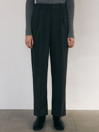 Modern Pintuck Slacks_Charcoal - YAN13 - Modalova