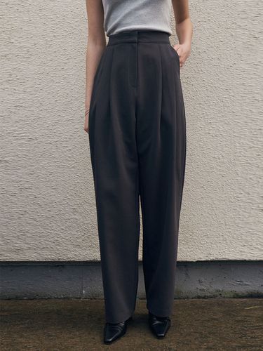 Balloon Pin Tuck Wool Slacks_Charcoal - ADAUL - Modalova