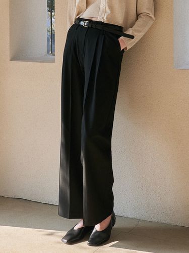 Straight Two Pin Tuck Slacks_Black - ADAUL - Modalova