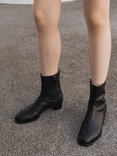 NO. Margaret Simple Ankle Boots () - MARYRINGO - Modalova