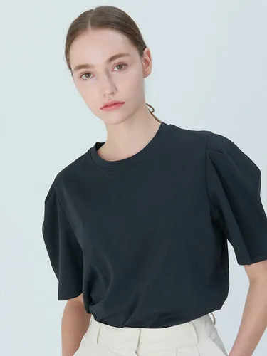 Shoulder Tucks T-Shirt (Black) - camino - Modalova