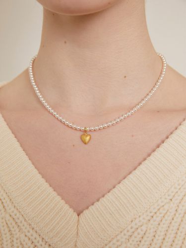 Sanding Heart Pearl Necklace ( 2 color ) - leeENoir - Modalova