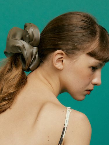 Shiny Big Scrunchie (3 Colors) - XPIER - Modalova