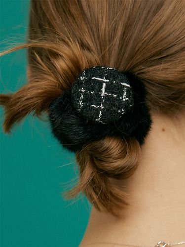 Tweed Circle Fur Hair Tie - XPIER - Modalova