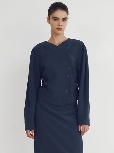 Draping Side Button Down Blouse _ - NUVO.10 - Modalova