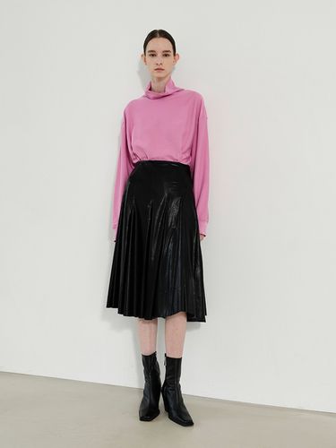 Leather Pin Tuck Midi Skirt _ 2 Colors - LINE STUDIO ONE - Modalova