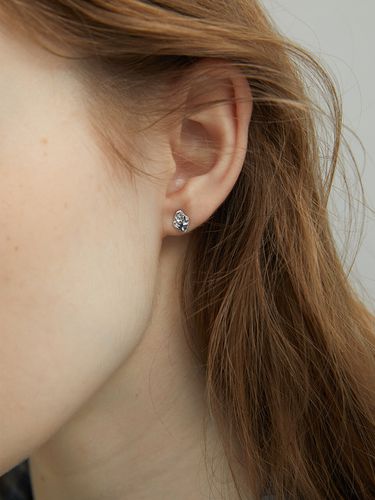 Bumpy Mini Earrings - leeENoir - Modalova