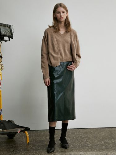 Buckle Belted Slit Leather Skirt _ 2 Colors - LINE STUDIO ONE - Modalova