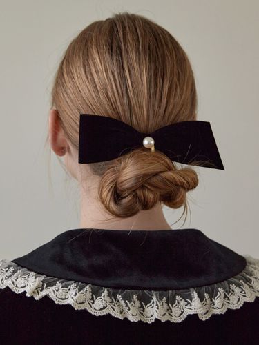 Unbalanced Pearl Ribbon Hair Pin - Jean Paul Clarisse - Modalova