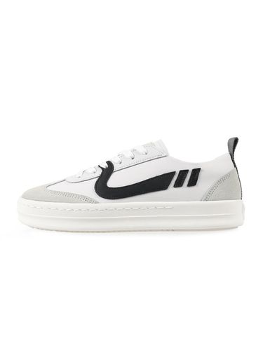 Signature Connie Plain Sneakers - j.daul - Modalova