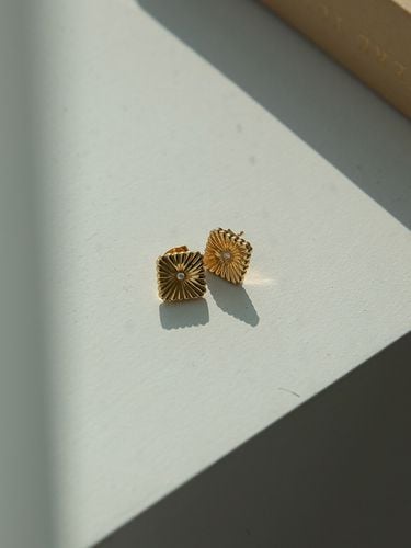 Moissanite Flower Earrings - ma.mo - Modalova