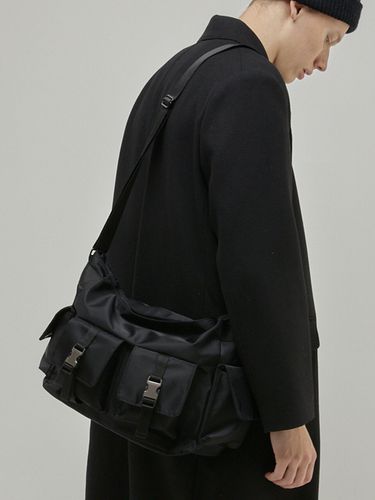 Hunt Messenger Bag [Black] - MONOFOLD - Modalova